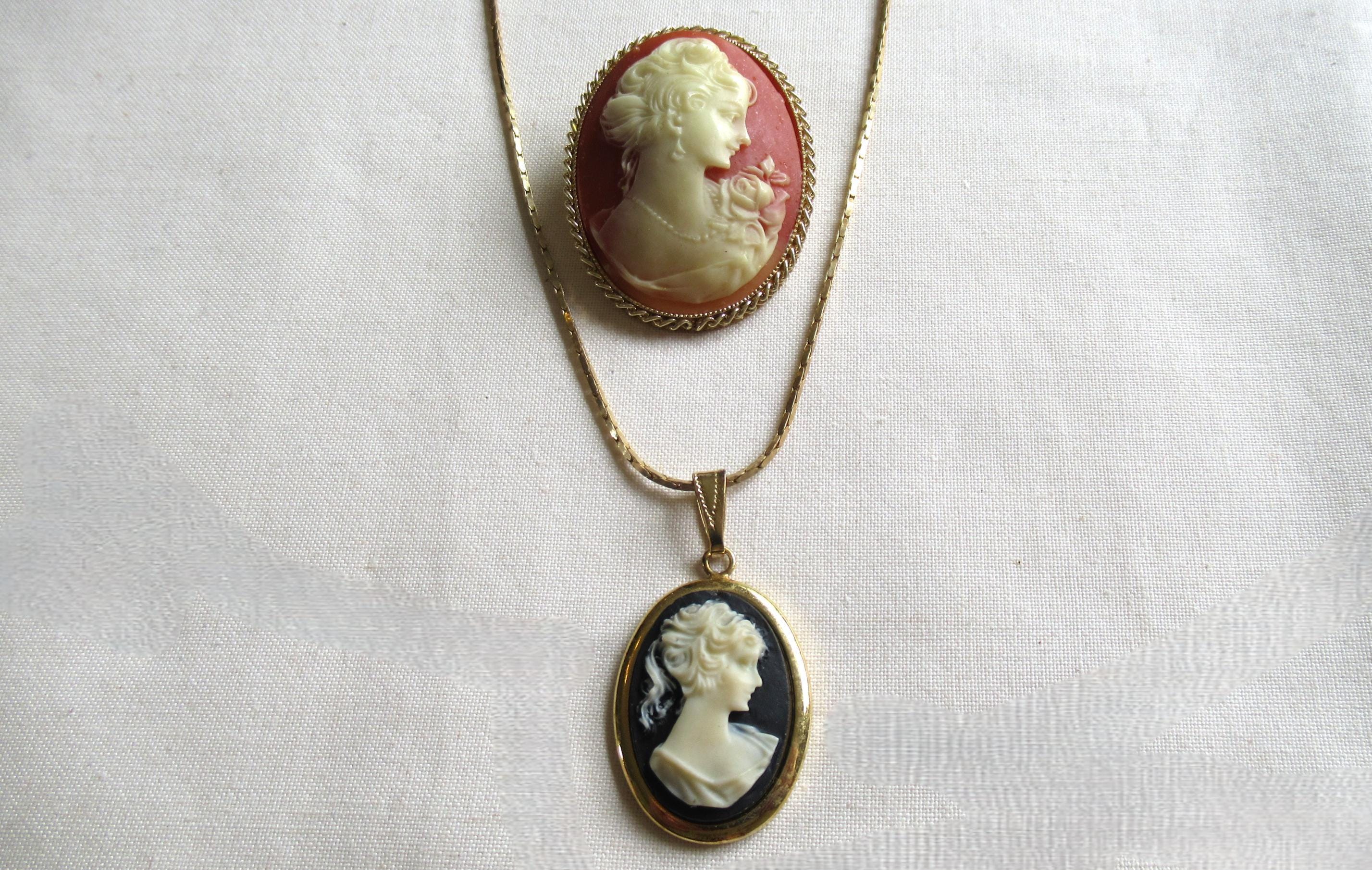 Broche Vintage Années 50 Camée Dame En Opaline Blanche - Alliage - Occasion