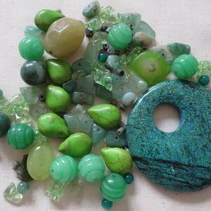 150 x green gemstone beads and chips selection crafts jewellery making beading assortment mixed aventurine etc