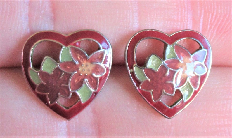 7912 Vintage 80/'s heart shaped flower cloisonne stud earrings silver tone studs