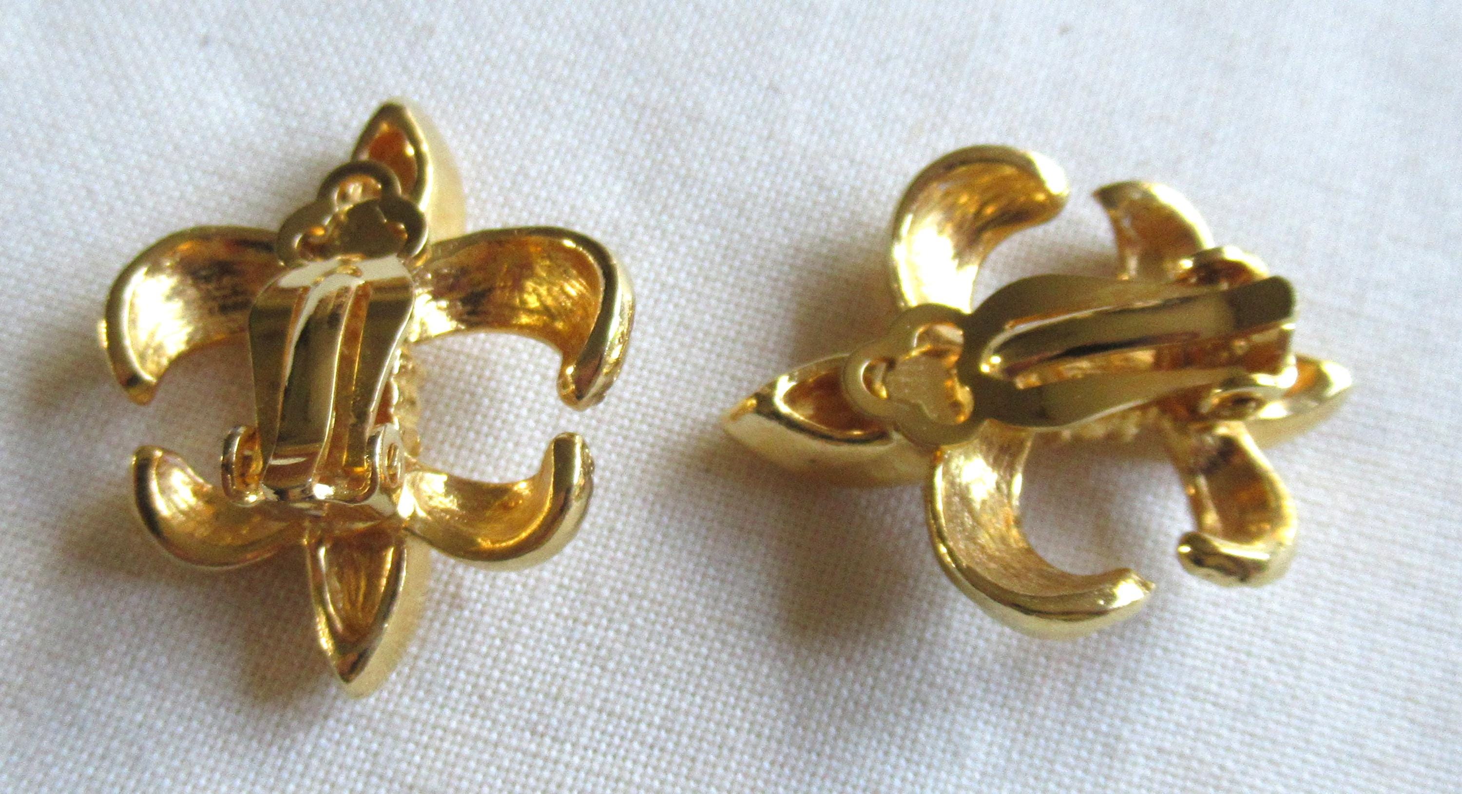 Boucles D'oreilles Clips Vintage Années 1950 En Lucite Doré Fleur De Lys - Fabriqué En France