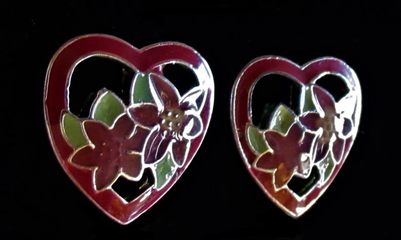 7912 Vintage 80/'s heart shaped flower cloisonne stud earrings silver tone studs