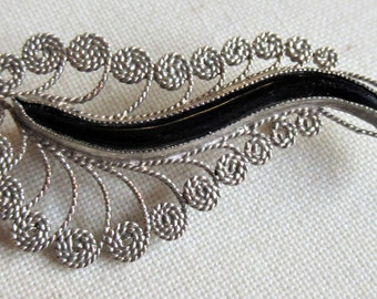 Vintage 70's Filigree Indian Brooch Pin Set With a Black