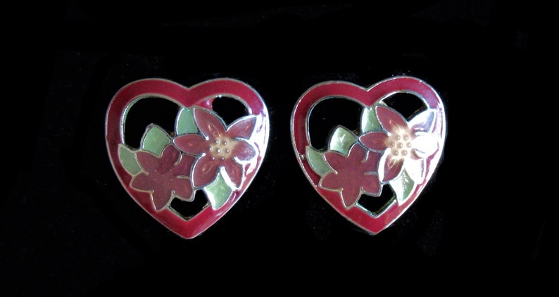 7912 Vintage 80/'s heart shaped flower cloisonne stud earrings silver tone studs