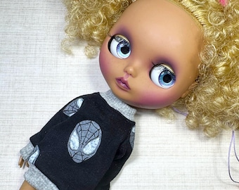 Blythe and Sindy Doll Sweater Black and Grey Man Spider Top Azone Body