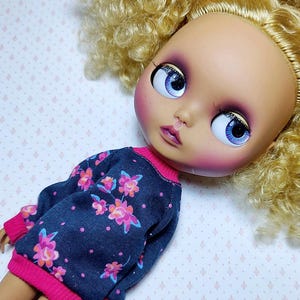 Black flower meadow! Long sleeve top blouse jumper pullover for Pullip Obitsu 27  Vintage Sindy and Blythe on Pure Neemo body and similar