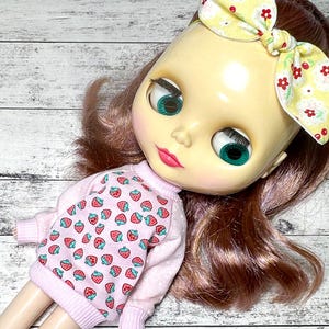 Strawberry doll clothing long sleeve  top blouse sweatshirt for Neo Blythe Icy Licca Azone doll