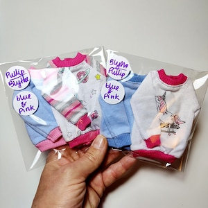 Doll clothing blue & pink set of 2 jumper top blouse sweatshirt shirt for Blythe doll Pure Neemo Pullip Obitsu 27 Vintage Sindy and similar