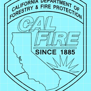 Puede incluir: Gráfico en blanco y negro del logotipo del Departamento Forestal y de Protección contra Incendios de California. El logotipo tiene forma de escudo con las palabras "CAL FIRE" y "SINCE 1885". También se incluye el contorno de California.