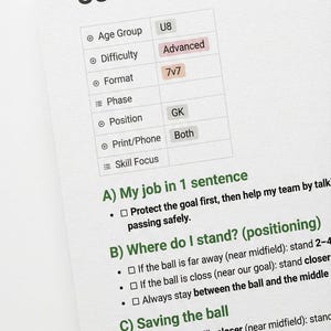 Puede incluir: Documento blanco con texto negro que detalla instrucciones para porteros de fútbol U8 7v7. Incluye secciones sobre posicionamiento y parada del balón, con dificultad avanzada. Formato 7v7.