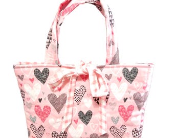 Bolso de mano acolchado hecho a mano, ideal para llevar la Biblia o libros, con corazones.