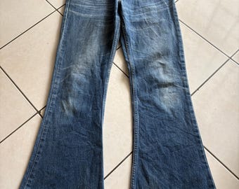 Jeans Levi's 646 vintage, corte bota, acampanados, de mezclilla azul.