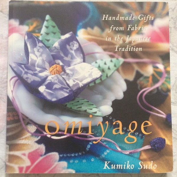 Omiyage Handmade Gifts From Fabric in the Japanese Tradition by Kumiko Sudo 2001