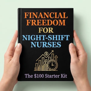 以下が含まれることがあります： オレンジと青色のテキストで「FINANCIAL FREEDOM FOR NIGHT-SHIFT NURSES」と題された黒い本。表紙には、上昇する棒グラフ、コイン、時計のグラフィックが描かれています。本は両手で持たれています。