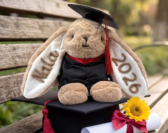 Afstuderen Bunny Keepsake Custom Pluche Grad Party Decor Garen Tekst Cadeau voor Graduate Class of 2026