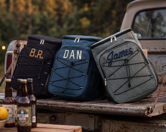 Gepersonaliseerde koelrugzak achterklep, aangepaste campingbiertas, Vaderdagcadeau, bruidsjonkers cadeau landhuwelijk, naam in 3D getextureerd