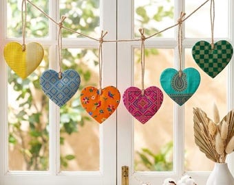 Guirnalda de corazones hecha a mano con tela de sari reciclada / Guirnalda bohemia de colores surtidos / Oropel de seda india reciclado / Decoración ecológica para jardín y fiesta
