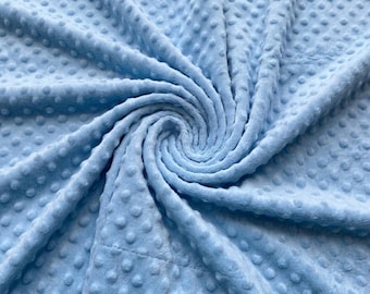 Tela Minky azul cielo con lunares, cortada a medida / 152 cm de ancho, suave y afelpada, ideal para mantas, almohadas, batas y forros de edredones. Se vende por metro completo.