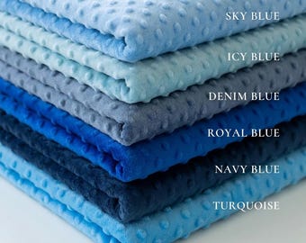 Mantas para bebé de 152 cm de ancho, confeccionadas con tela Minky azul con lunares, cortadas a medida, con textura suave y gomosa.