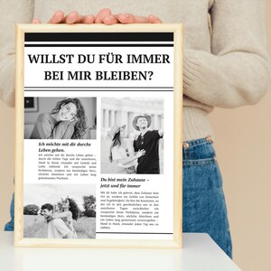 Pode incluir: Uma impress&atilde;o emoldurada com o texto alem&atilde;o "WILLST DU F&Uuml;R IMMER BEI MIR BLEIBEN?" (Queres ficar comigo para sempre?). A impress&atilde;o inclui fotos a preto e branco de um casal e texto.