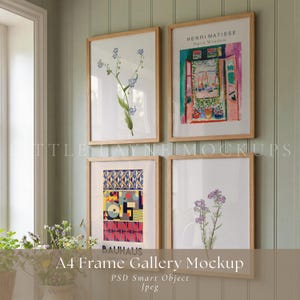 Può includere: Quattro stampe artistiche incorniciate con cornici in legno chiaro sono appese a una parete verde chiaro. Le stampe presentano illustrazioni botaniche, un dipinto di Matisse e un design Bauhaus. La parte inferiore dell'immagine recita "A4 Frame Gallery Mockup".