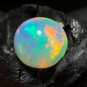 Natural white ethiopian opal sphere | rainbow fire loose gemstone ball (6.80 mm 1.60 carats)