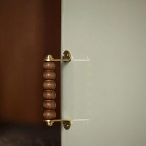 Walnut Wood and Brass Door Handle – Retro Beaded Cabinet Pull for Furniture, Wardrobe & Interior Doors