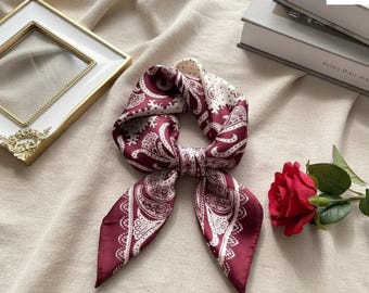 Pañuelo de seda con estampado paisley: bandana bohemia, accesorio vintage para el pelo