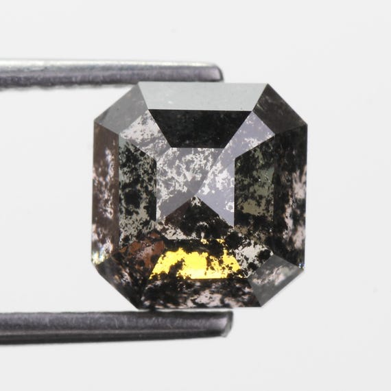 2.78 Carat Natura Emerald  Salt and Pepper Color Diamond Fine Jewellery  (7.30MM)