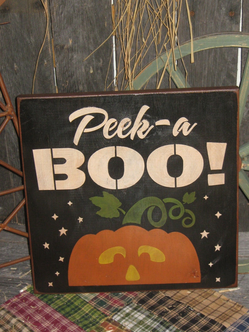 Primitive Lg Wood Holiday Halloween Sign Peek A BOO Pumpkin Witch Fall Spooky Country Folkart Housewares imagen 2