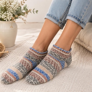 Handgestrickte Sneaker Socken Gr. 40/41 – Kurze Wollsocken aus Schurwolle mit Kordelrand, atmungsaktiv & bequem