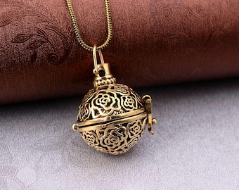 Umfassen Sie eine Welt der Gelassenheit und handwerklichen Charme mit dieser exquisiten Gold Filigree Harmony Ball Kollektion. Jedes Stück i