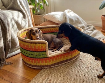 Simba Tamale Handmade Basket. Handwoven pet bed: Natural elephant grass