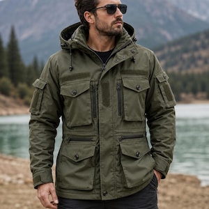 Olivgrüne Herren-Feldjacke mit Kapuze, Militär-Funktionsjacke, taktische Cargojacke für Outdoor-Aktivitäten