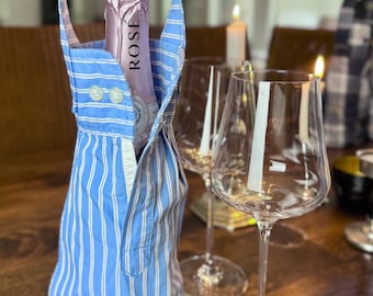 Bolsa de regalo para vino: lleve una botella con estilo. Bolsa de tela a rayas azules con asa.