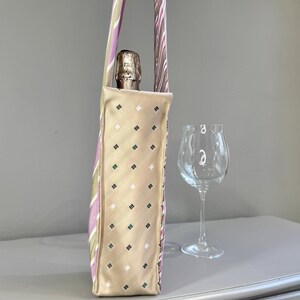 Originelle Flaschentasche für Wein und Sekt, nachhaltiges Muttertags-Geschenk, rosa & beige Seide, hochwertige Textilien image 5