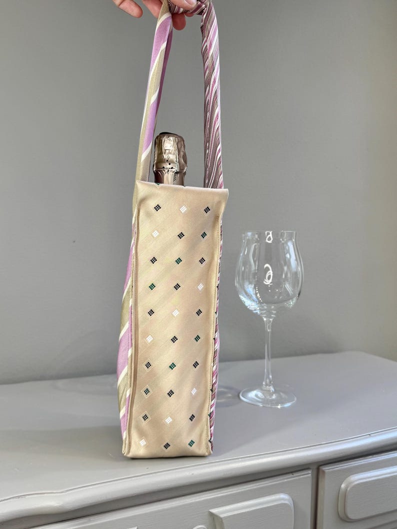 Originelle Flaschentasche für Wein und Sekt, nachhaltiges Muttertags-Geschenk, rosa & beige Seide, hochwertige Textilien image 5