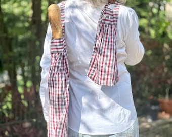 Cadeau wijnpicknick – tas voor stokbrood en flessen, rood blauw wit geruit, geüpcycled