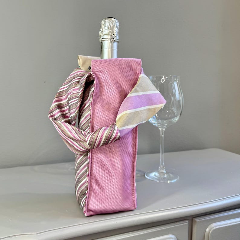 Originelle Flaschentasche für Wein und Sekt, nachhaltiges Muttertags-Geschenk, rosa & beige Seide, hochwertige Textilien image 1