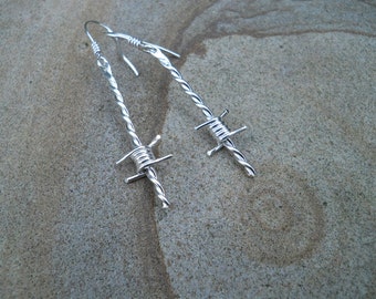 Pendientes de alambre de púas
