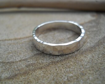 Anillo de plata de ley martillado