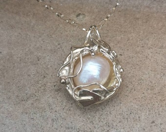 Colgante de oro de 9 quilates fundido al agua con perla de agua dulce