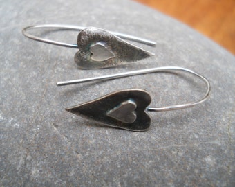 Pendientes de corazón de plata de ley de Little Artisan
