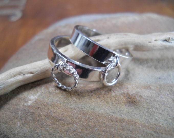 Simple Story of O Ring - Etsy