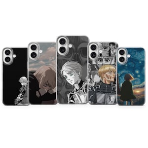 Op de afbeelding: Een verzameling van vijf telefoonhoesjes met illustraties in anime-stijl. De hoesjes tonen verschillende personages in zwart-wit en kleur. Eén hoesje heeft een sterrennachtontwerp.