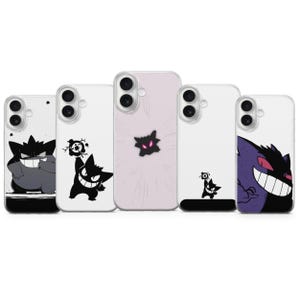 Pode incluir: Cinco capas de telefone com desenhos de fantasmas de desenhos animados. As capas apresentam várias cores, incluindo preto, branco e roxo. Cada capa tem um design de personagem fantasma diferente, com um acabamento brilhante.