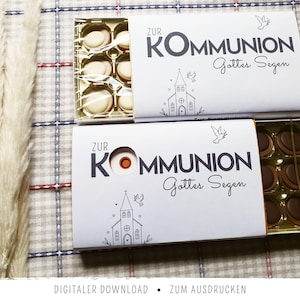 以下が含まれることがあります： 黒い持ち手と「But First, Coffee」の文字が黒い手書き風フォントで書かれた白いセラミックマグ。マグカップは白い表面に置かれています。