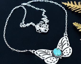 Halsband med fjärilshänge i oxiderat sterlingsilver | Halsband med naturlig turkos ädelsten, gotiska vintagesmycken