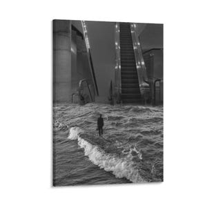 Può includere: Stampa artistica in bianco e nero raffigurante una persona in piedi nell'acqua, con scale mobili ed elementi architettonici sullo sfondo. La scena evoca il surrealismo.