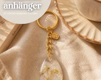 Boho Schlüsselanhänger mit echten Trockenblumen – handgemachter Resin Anhänger – kleines Geschenk für Frauen