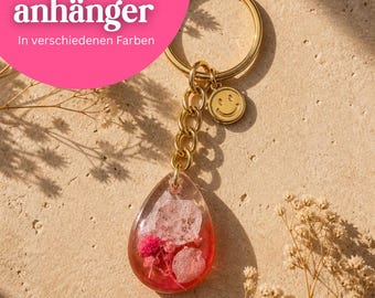 Pinker Schlüsselanhänger mit Trockenblumen – handgemachter Resin Anhänger – süßes Geschenk für Frauen